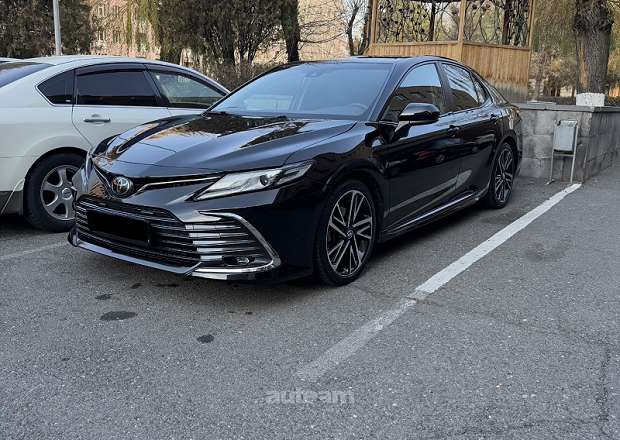 Toyota Camry 2019 — լուսանկար 1
