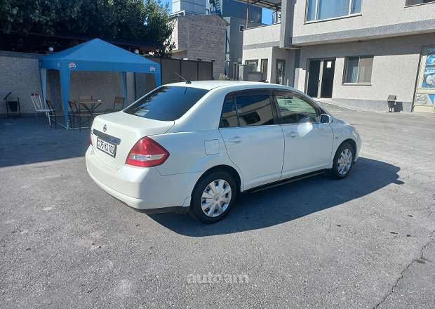 Nissan Tiida 2005 — photo 2