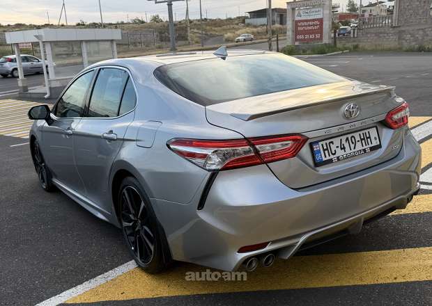 Toyota Camry 2020 — լուսանկար 2
