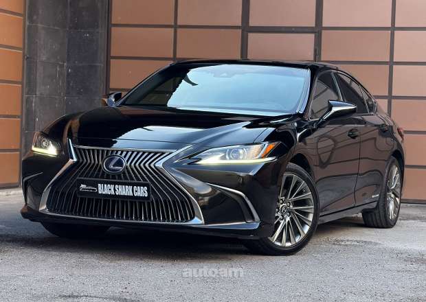 Lexus ES 300h 2020 — photo 1