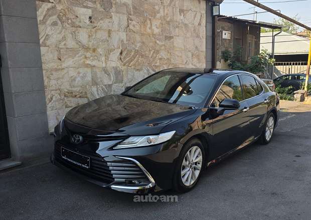 Toyota Camry 2022 — фото 1