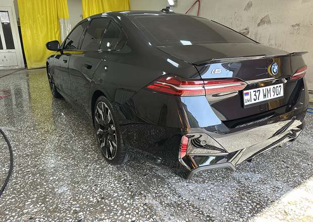 BMW i5
