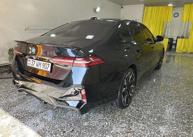 BMW i5