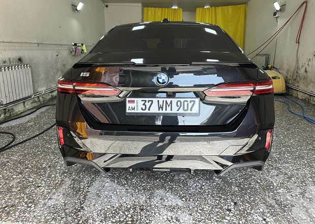 BMW i5