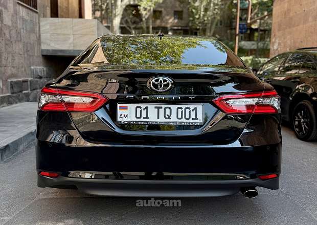 Toyota Camry 2023 — լուսանկար 7