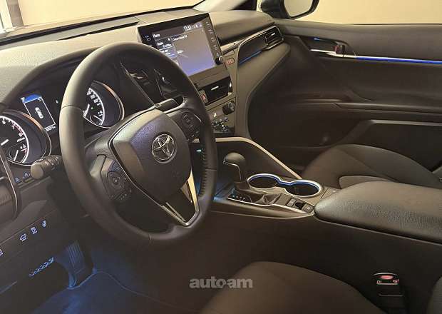 Toyota Camry 2023 — լուսանկար 9