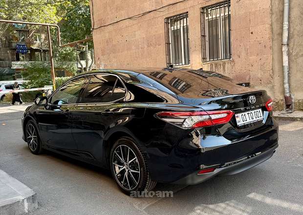 Toyota Camry 2023 — լուսանկար 4