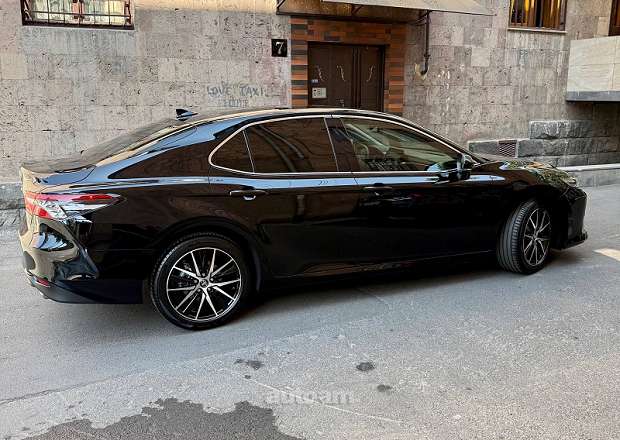 Toyota Camry 2023 — լուսանկար 6