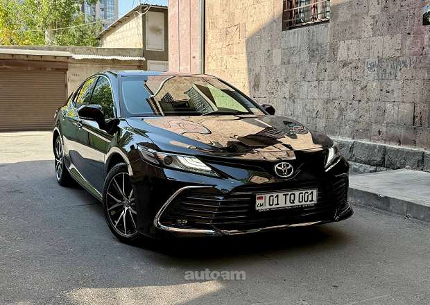 Toyota Camry 2023 — լուսանկար 1