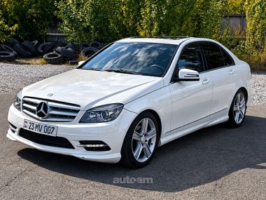 Mercedes-Benz 240  2010 