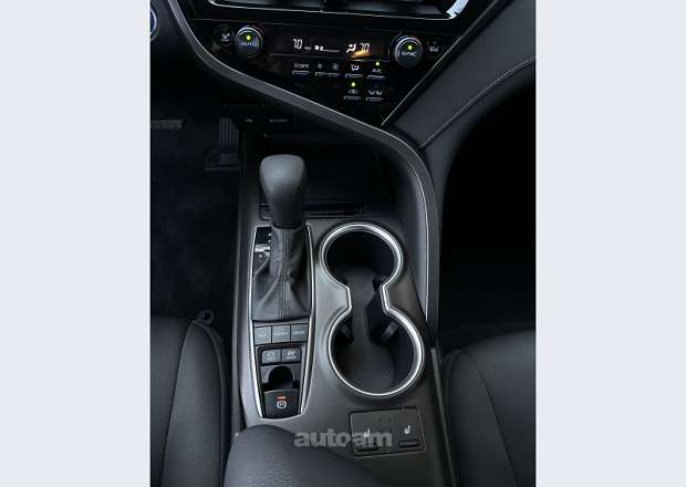 Toyota Camry 2022 — photo 8