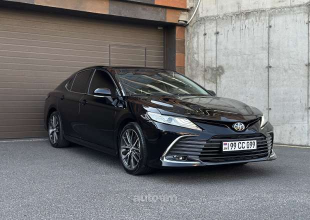 Toyota Camry 2022 — photo 2