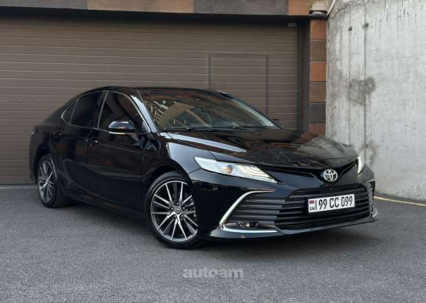 Toyota Camry 2022 — photo 1