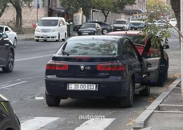 Renault Laguna 2002 — լուսանկար 2
