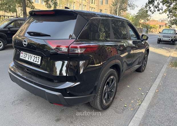 Nissan Rogue 2023 — լուսանկար 2