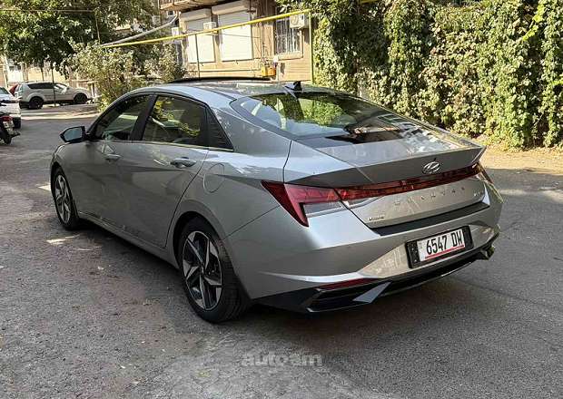 Hyundai Elantra 2022 — photo 4