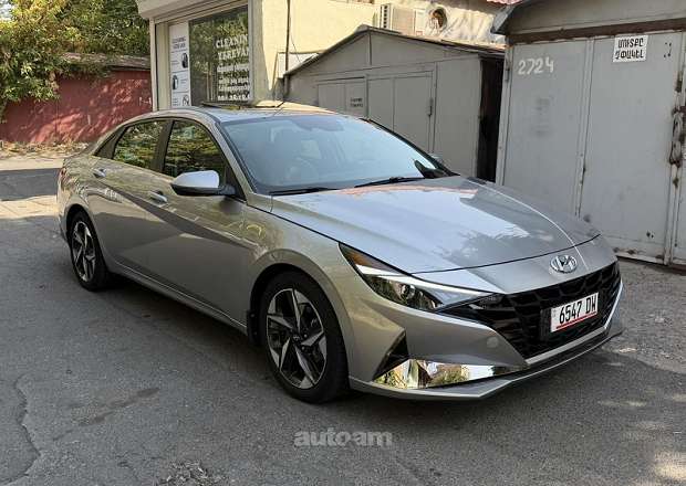 Hyundai Elantra 2022 — photo 1