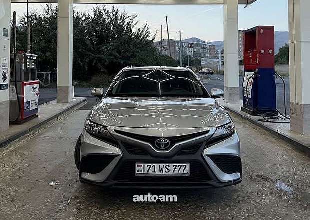Toyota Camry 2021 — фото 1