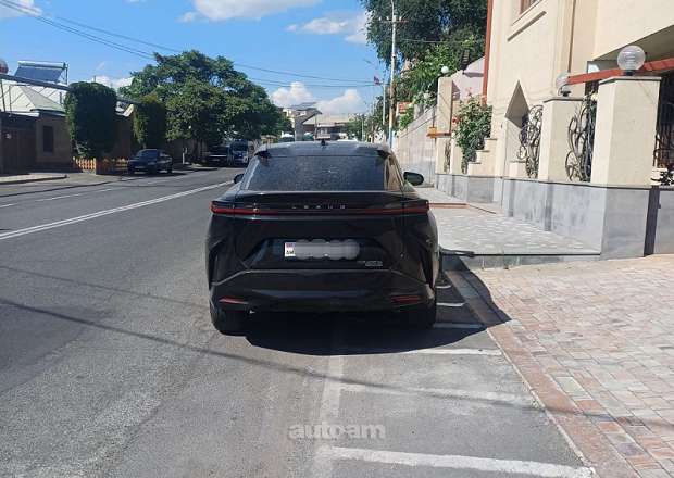 Lexus RZ 450e 2023 — photo 2