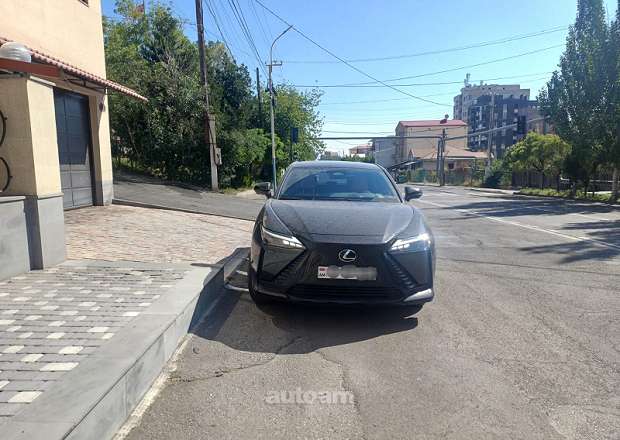 Lexus RZ 450e 2023 — photo 1
