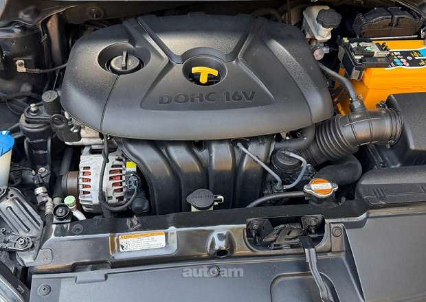 Hyundai Elantra 2011 — photo 4