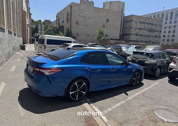 Toyota Camry 2019 — լուսանկար 3