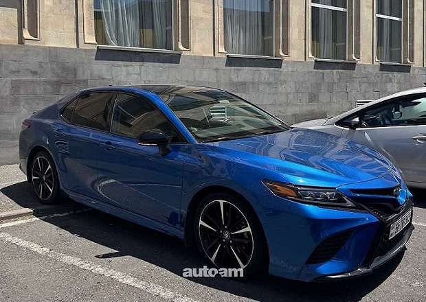 Toyota Camry 2019 — լուսանկար 2