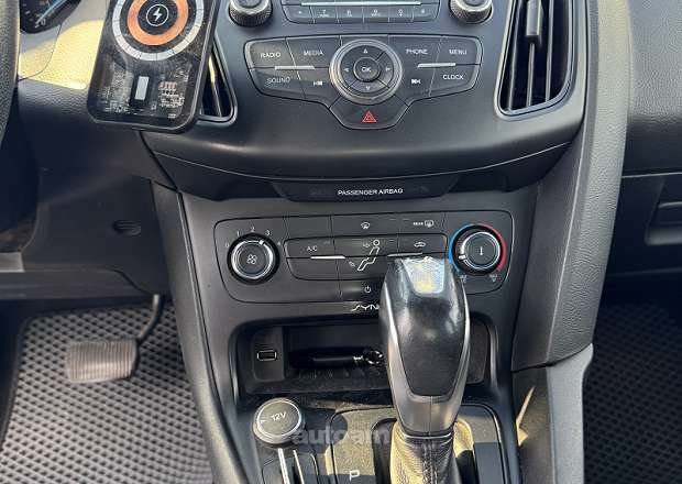 Ford Focus 2015 — լուսանկար 9