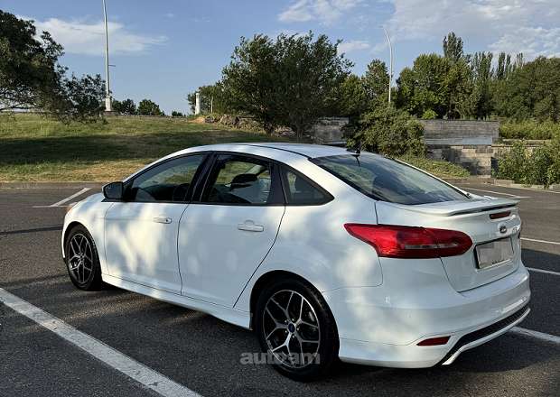 Ford Focus 2015 — լուսանկար 2