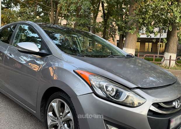 Hyundai Elantra 2013 — фото 12