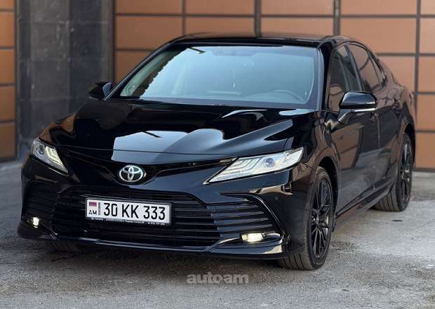 Toyota Camry 2021 — photo 2