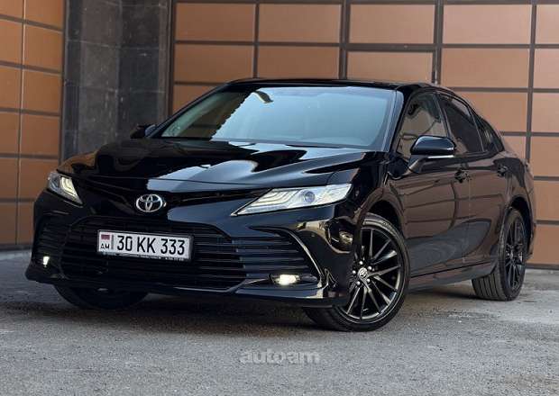 Toyota Camry 2021 — photo 1