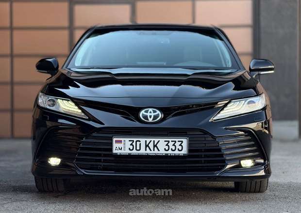 Toyota Camry 2021 — photo 3