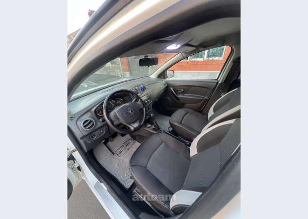 Renault Logan 2013 — photo 8