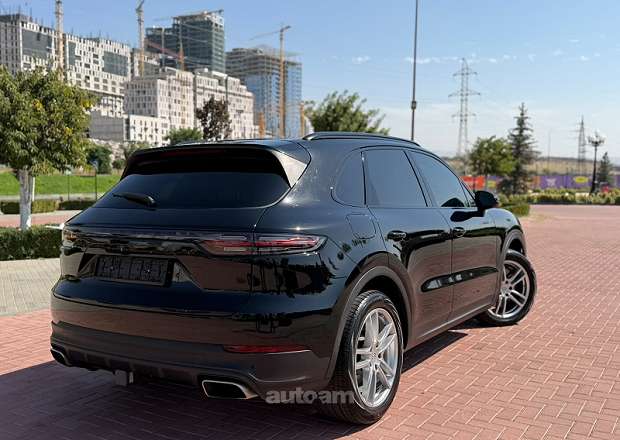 Porsche Cayenne 2022 — photo 2