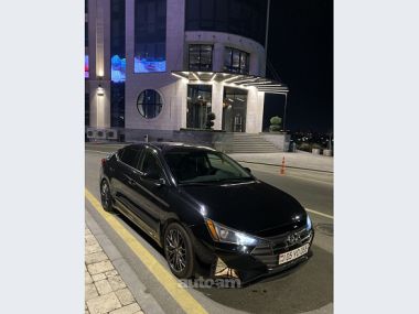 Hyundai Elantra  2019 