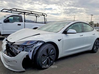 Tesla Model 3  2026 