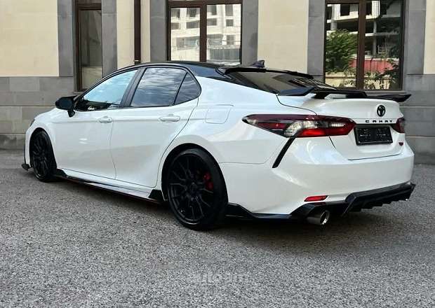Toyota Camry 2022 — photo 2