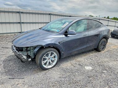Tesla Model Y  2026 