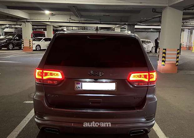 Jeep Grand Cherokee 2018 — լուսանկար 4