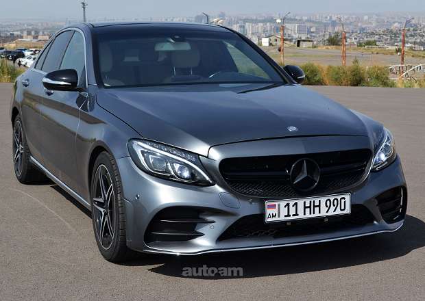 Mercedes-Benz C 300 2017 — photo 1