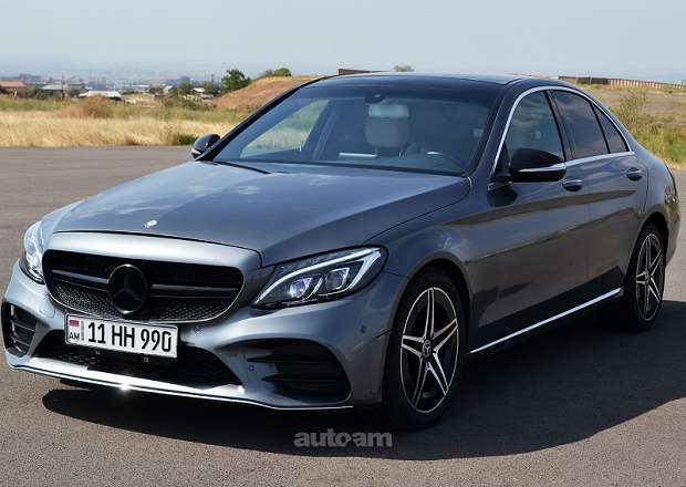 Mercedes-Benz C 300 2017 — photo 2
