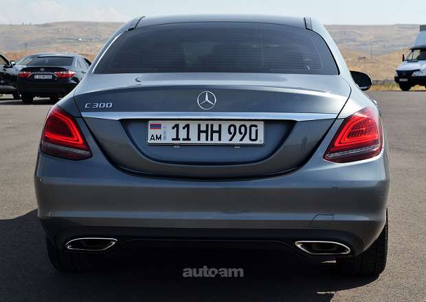Mercedes-Benz C 300 2017 — photo 14
