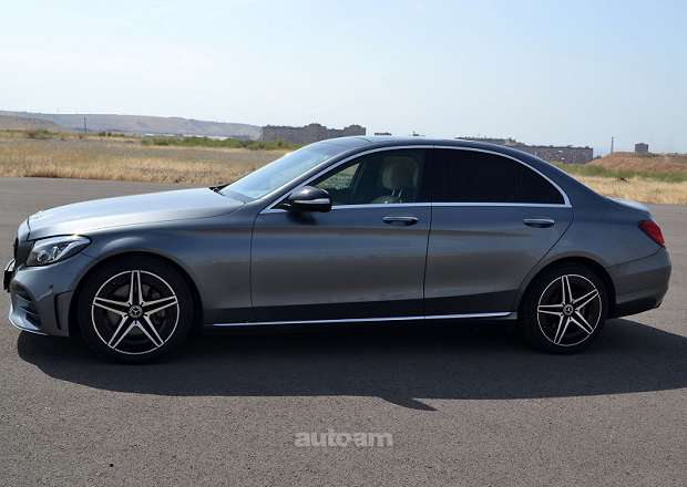 Mercedes-Benz C 300 2017 — photo 5