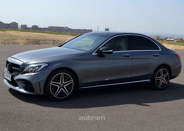 Mercedes-Benz C 300 2017 — photo 4