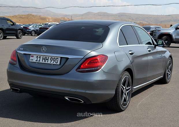 Mercedes-Benz C 300 2017 — photo 15