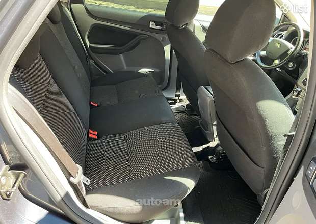 Ford Focus 2011 — լուսանկար 9