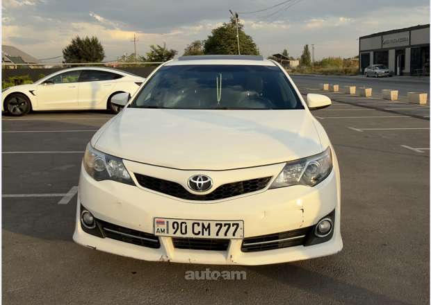 Toyota Camry 2014 — фото 1