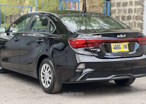 Kia Forte 2023 — լուսանկար 12