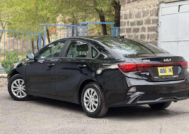 Kia Forte 2023 — լուսանկար 13